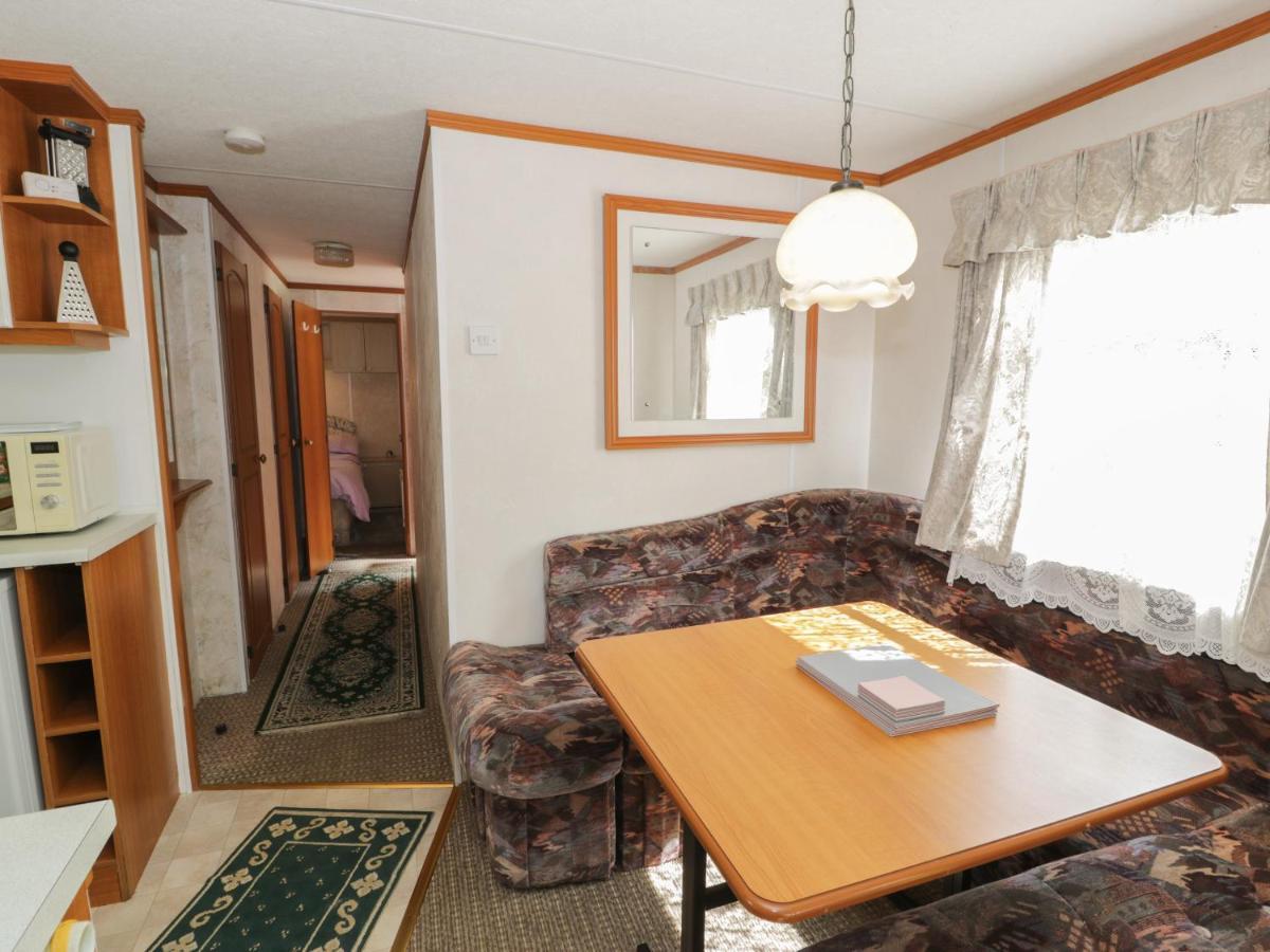 Fron Dderw Caravan Holyhead Exterior photo