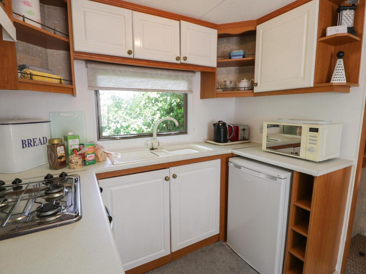 Fron Dderw Caravan Holyhead Exterior photo