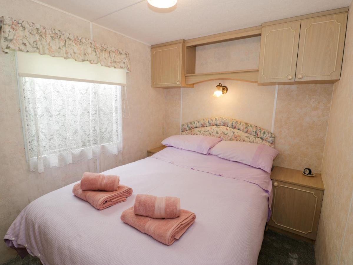Fron Dderw Caravan Holyhead Exterior photo