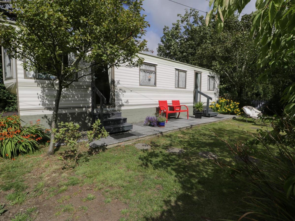 Fron Dderw Caravan Holyhead Exterior photo