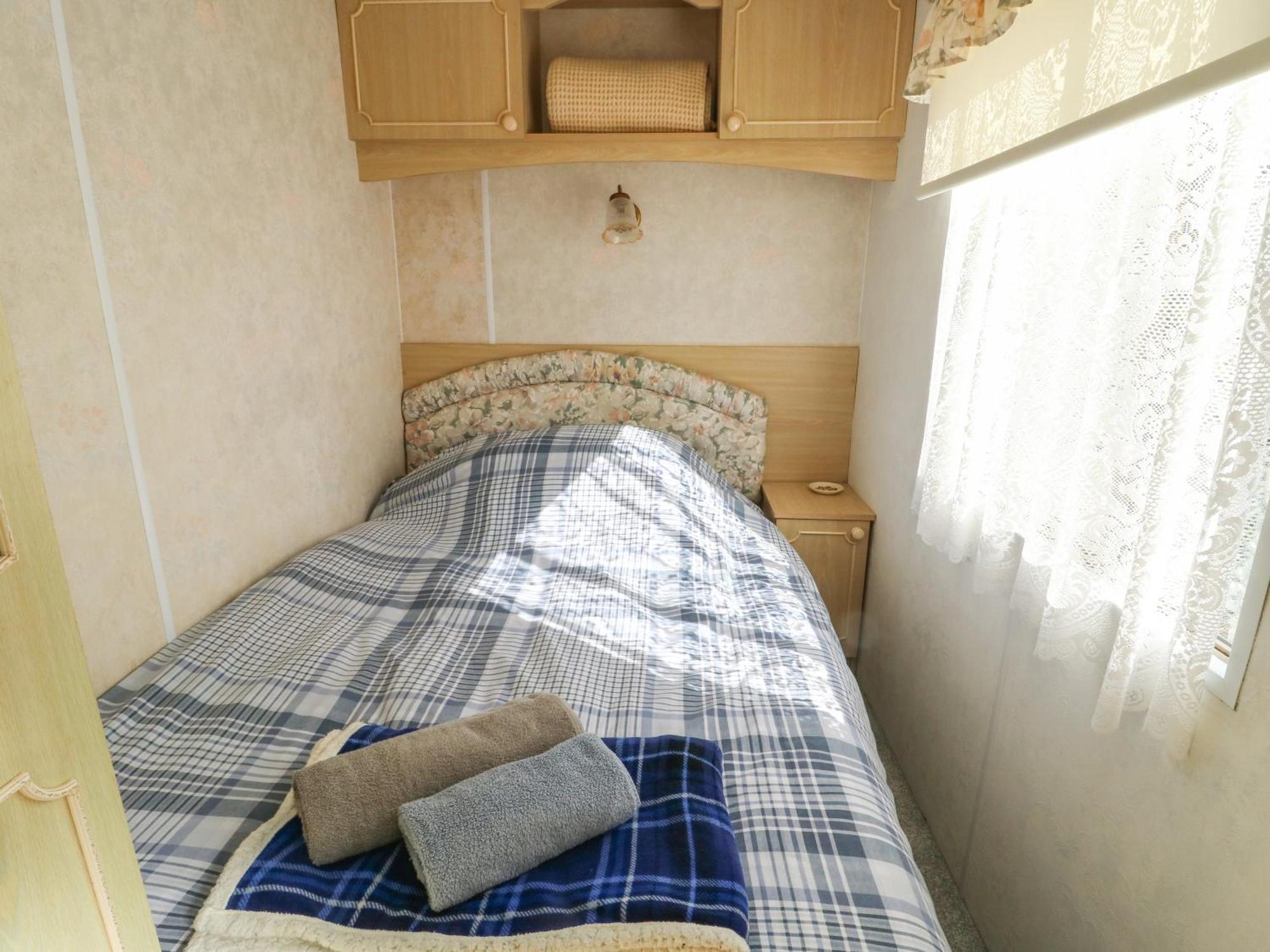 Fron Dderw Caravan Holyhead Exterior photo